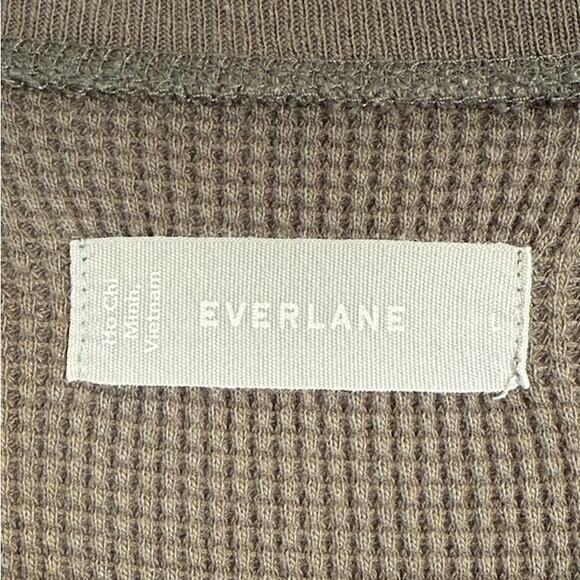Everlane The Waffle Long-Sleeve Crew Tee in Olive Green - Picture 3 of 4
